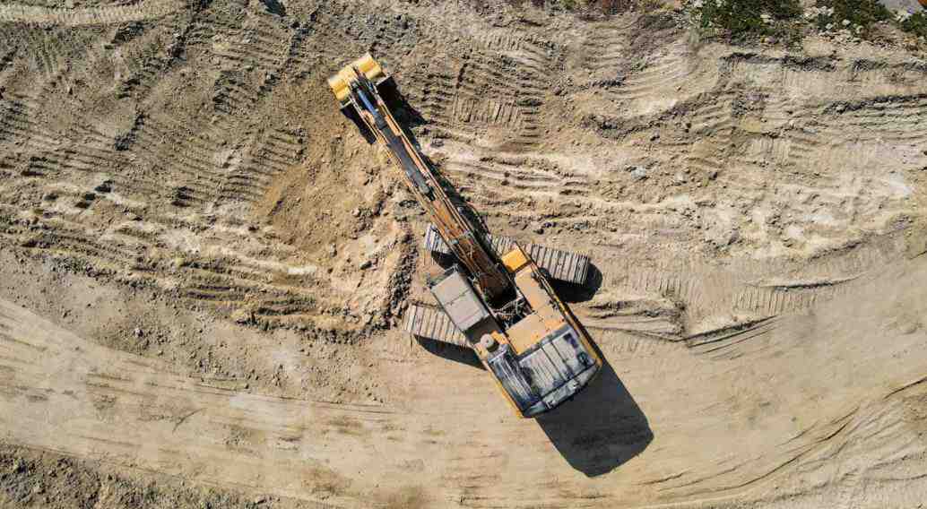 Area pertambangan sebagai aplikasi analisis mineral lapangan menggunakan AXR Terra600M