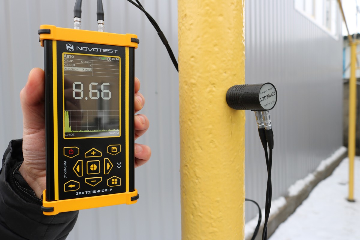 Probe NOVOTEST UT-3M-EMA melakukan pengukuran melalui permukaan berlapis coating