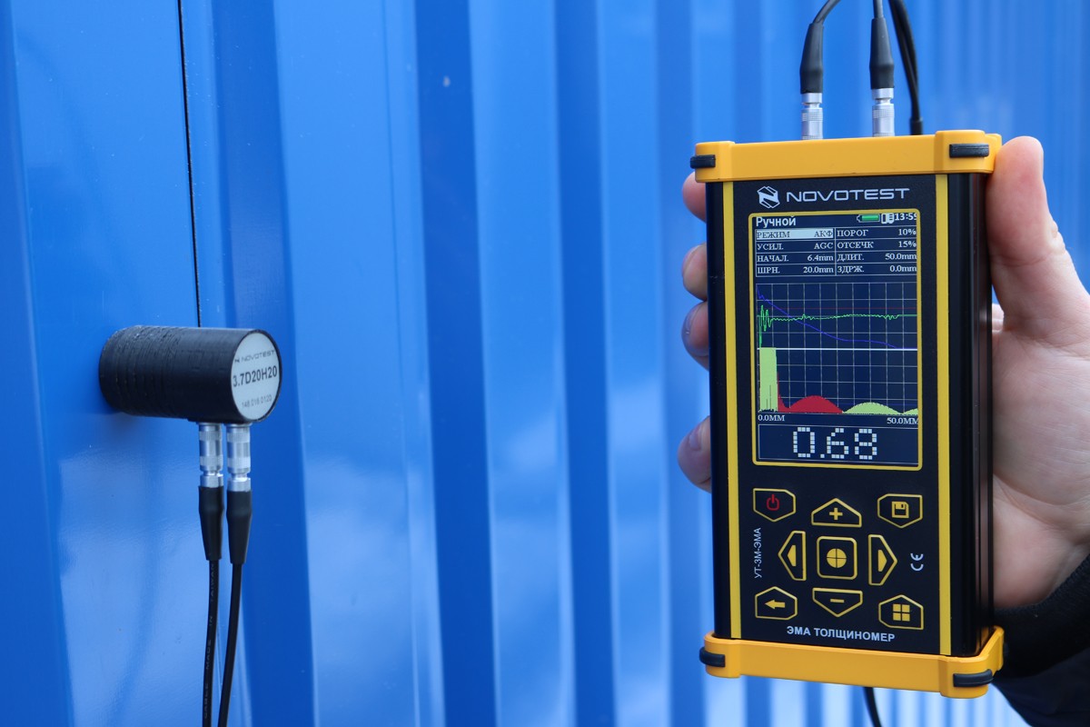 NOVOTEST UT-3M-EMA menampilkan hasil pengukuran pada material logam berdinding tipis